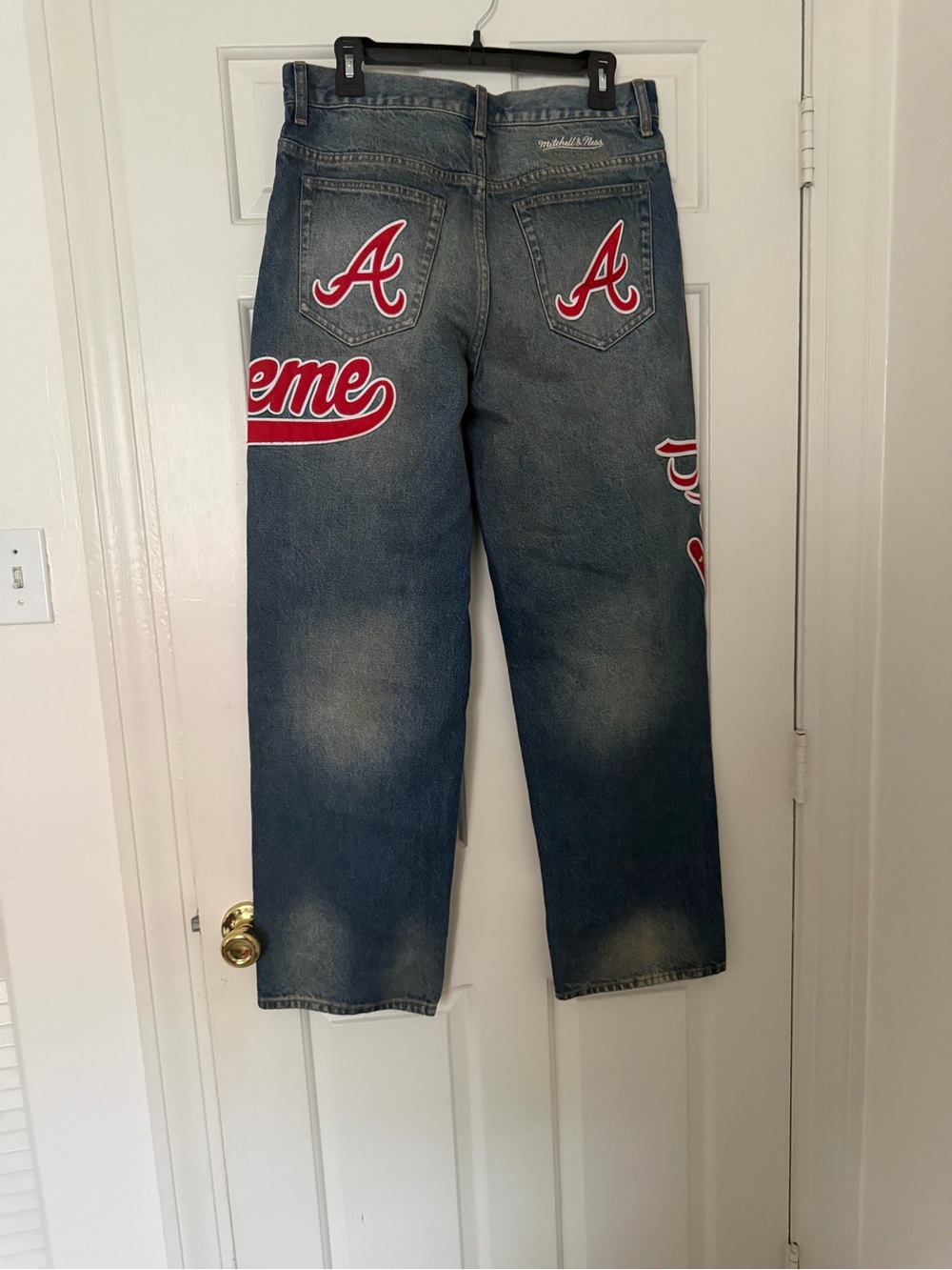 Supreme x Mitchell & Ness Atlanta Braves Loose Fit Jeans Size 30 - Picture 2 of 3